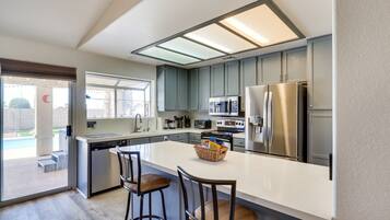 House (4 Bedrooms) | Private kitchen | Microwave, oven, stovetop, dishwasher