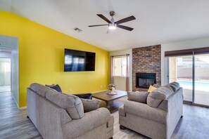 Televisie en een open haard