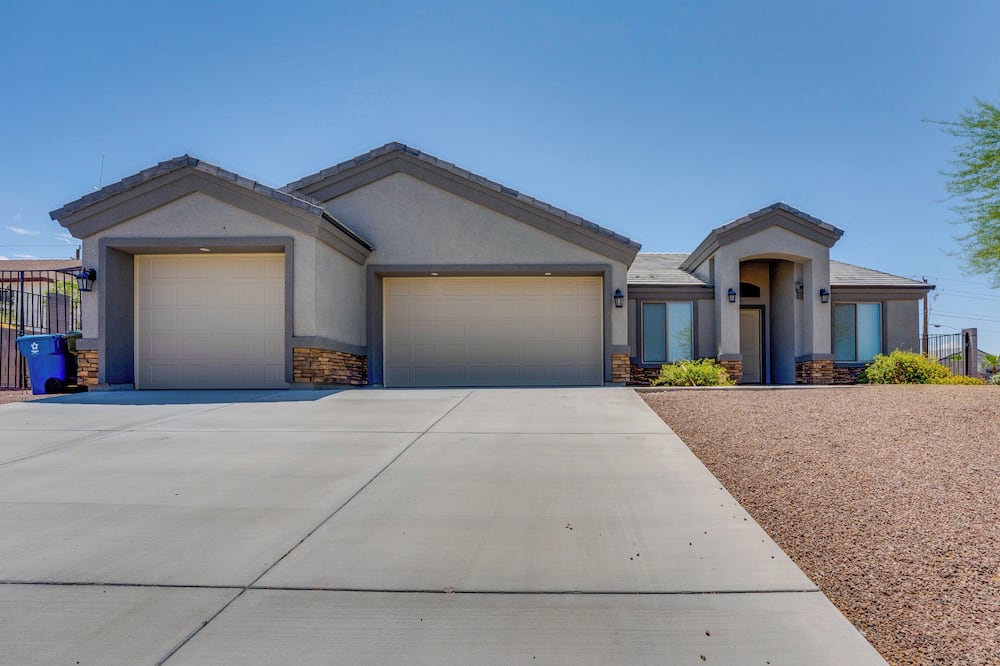 Beautiful Bullhead City Home Rental w/ Yard! - Katherine, AZ