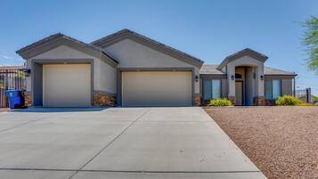 House (4 Bedrooms) | Interior