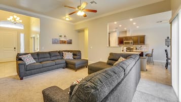 House (4 Bedrooms) | Front of property
