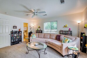 獨棟房屋 (1 Bedroom) | 起居區 | 電視、壁爐