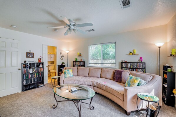 獨棟房屋 (1 Bedroom) | 起居區 | 電視、壁爐