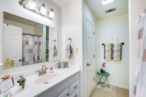 House (1 Bedroom) | Interior - Sunny Lodi Getaway - Walk to Downtown & Wineries (Lodi)