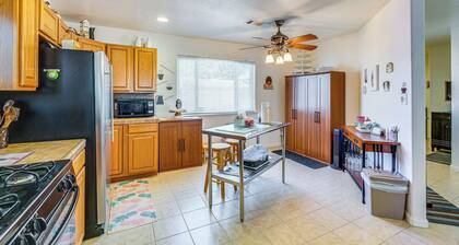 Sunny Lodi Getaway - Walk to Downtown & Wineries