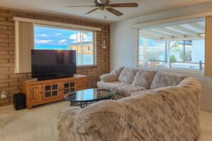 Interior - Riverfront Bullhead City Home w/ Mountain Views! (Bullhead City)