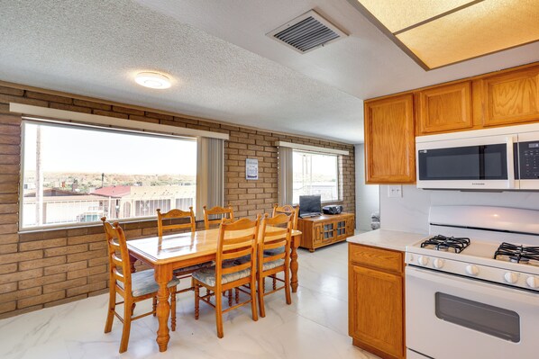 Villa (2 Bedrooms) | Interior - Riverfront Bullhead City Home w/ Mountain Views! (Bullhead City)