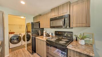 ํ์ฐ์ค (3 Bedrooms) | ๋ด๋ถ