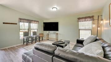 ํ์ฐ์ค (3 Bedrooms) | ๋ด๋ถ