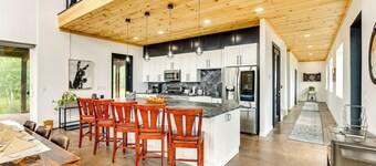 Colorado Retreat w/ Gas Grill & Mountain Views!