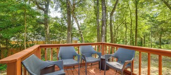 Tallahassee Home w/ Private Deck: 4 Mi to Downtown