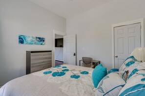 อพาร์ทเมนท์ (3 Bedrooms) | 3 ห้องนอน, เตารีด/โต๊ะรีดผ้า, ผ้าปูที่นอน