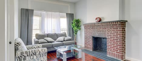 Televisión y chimenea