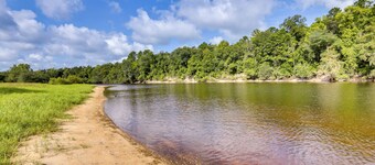 Riverfront Florida Escape w/ Grill & Fire Pit!