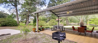 Riverfront Florida Escape w/ Grill & Fire Pit!