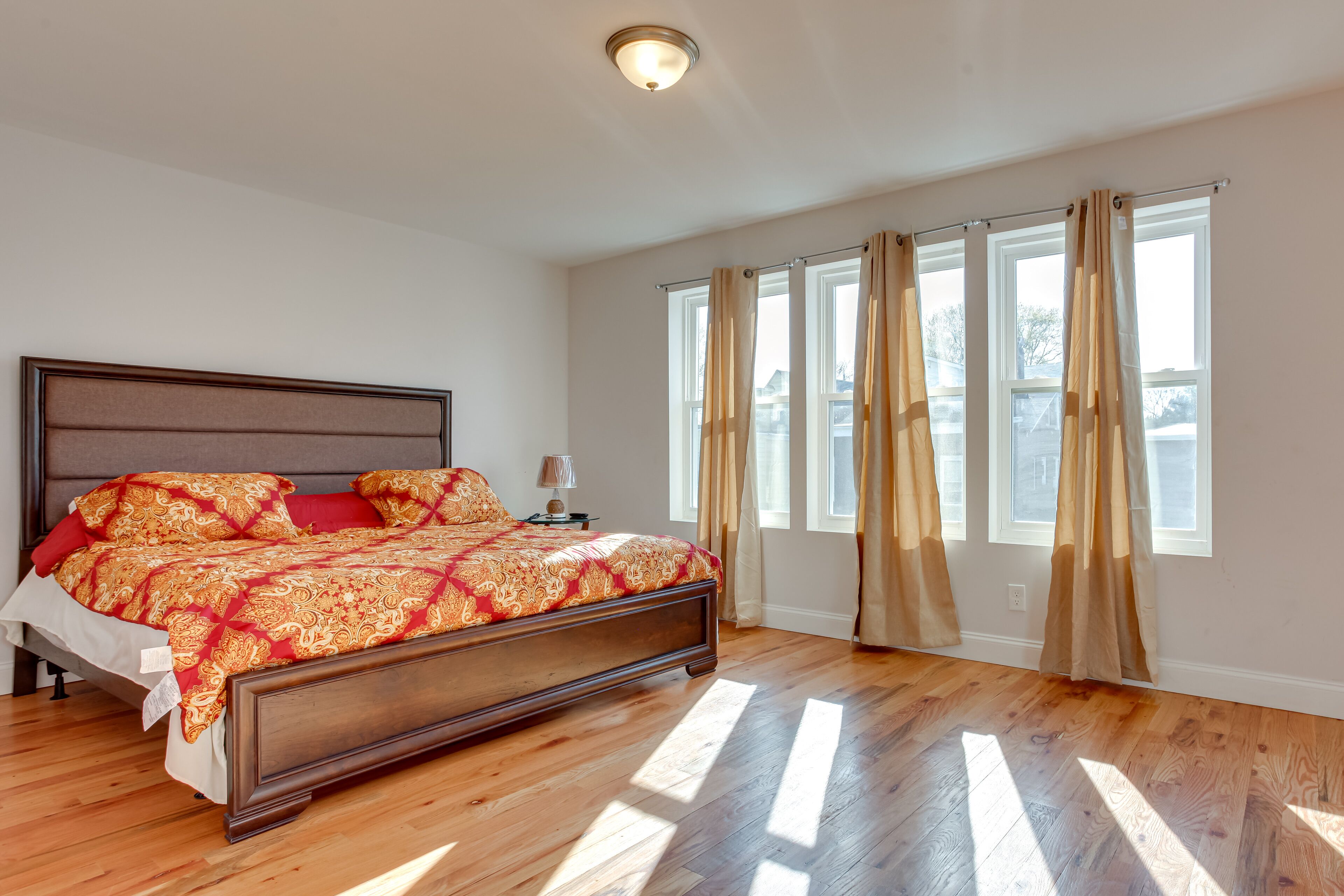 3 bedrooms, bed sheets