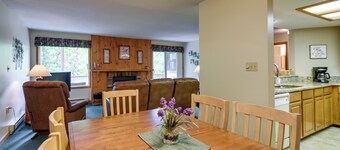 Well-appointed Lincoln Abode: Ski, Swim + Fish!