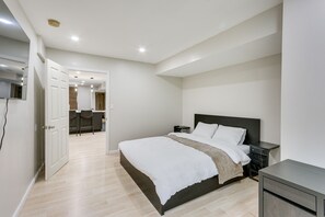 Apartment (2 Bedrooms) | 2 bedrooms, laptop workspace, bed sheets - Modern Newark Vacation Rental ~ 3 Mi to Airport! (Newark)