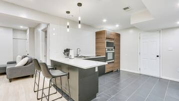 Microwave, oven, stovetop, cookware/dishes/utensils