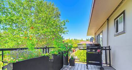 Grants Pass Getaway w/ Expansive Deck!