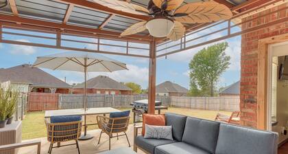 Private Patio + Yard: Home By Tinker & Hospitals!