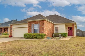 Interior - Private Patio + Yard: Home By Tinker & Hospitals! (Oklahoma City)