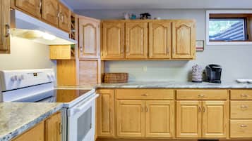 Rumah (3 Bedrooms) | Dapur pribadi | Microwave, oven, kompor, dan mesin pencuci piring