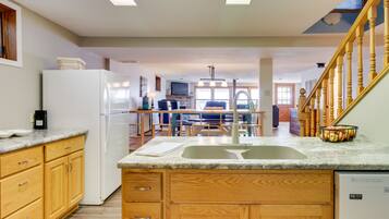 House (3 Bedrooms) | Private kitchen | Microwave, oven, stovetop, dishwasher