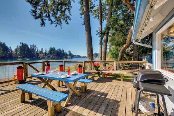 House (3 Bedrooms) | Interior - Gorgeous Allyn Getaway - No-bank Waterfront! (Allyn)