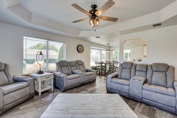 House (3 Bedrooms) | Interior - Charming Rogue Valley Home in Central Point! (Central Point)