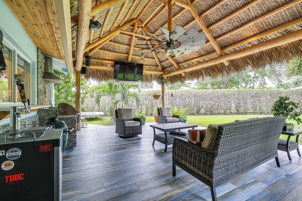 Furnished Patio + Gas Grill: Deerfield Beach Home - Boca Raton, FL
