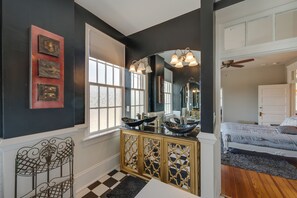 Apartment (2 Bedrooms) | Interior - Downtown Winston-salem Condo w/ Private Library! (Winston-Salem)