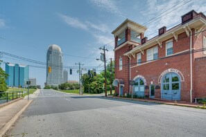 Apartment (2 Bedrooms) | Interior - Downtown Winston-salem Condo w/ Private Library! (Winston-Salem)