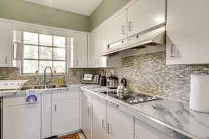 Microwave, oven, stovetop, dishwasher - Sunny Florida Retreat w/ Pool & Foosball Table! (Port Charlotte)