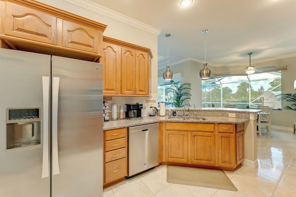 Interior - Grill-chill-splash: Your Port Charlotte Paradise! (Port Charlotte)