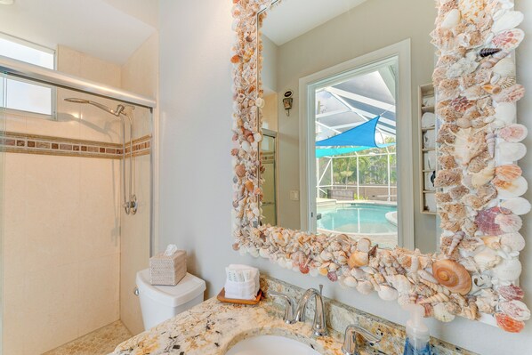Interior - Grill-chill-splash: Your Port Charlotte Paradise! (Port Charlotte)