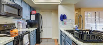 3 Mi to UF: Townhome w/ Patio in Gainesville!