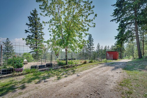 Secluded Washington Cabin Near Hikes & Lakes!