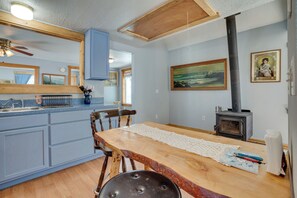 Apartment (0 Bedroom) | Interior - Secluded Washington Cabin Near Hikes & Lakes! (Tonasket)