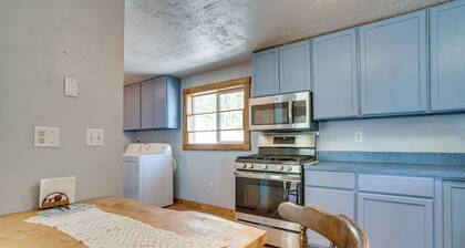 Secluded Washington Cabin Near Hikes & Lakes!