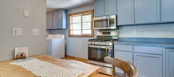Secluded Washington Cabin Near Hikes & Lakes!