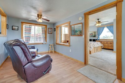 Secluded Washington Cabin Near Hikes & Lakes!