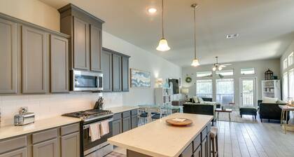 La Porte Home w/ Balconies: Walk to Beach!