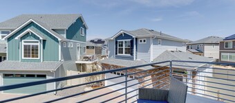 9 Mi to Airport: Pet-friendly Aurora Home w/ Deck
