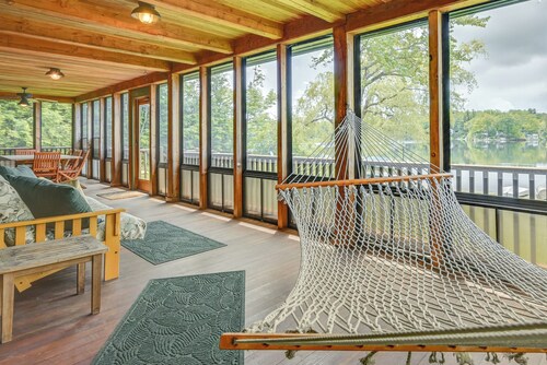 Lakefront Westhampton Cabin w/ Beach + Kayaks!