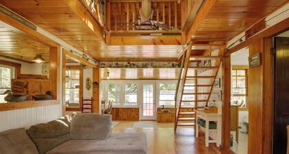 Waterfront Nobleboro Cottage w/ Kayaks & Boat Dock