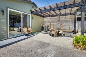 House (3 Bedrooms) | Interior - Hawthorne Home w/ Covered Patio & Basketball Court (Hawthorne)