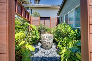 House (3 Bedrooms) | Interior - Hawthorne Home w/ Covered Patio & Basketball Court (Hawthorne)
