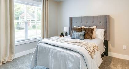 Cozy South Carolina Abode - Steps From Main Street