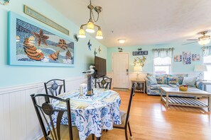 Apartment (2 Bedrooms) | Interior - Walk to Beach & Pier: Quiet Retreat in Surf City (Holly Ridge)